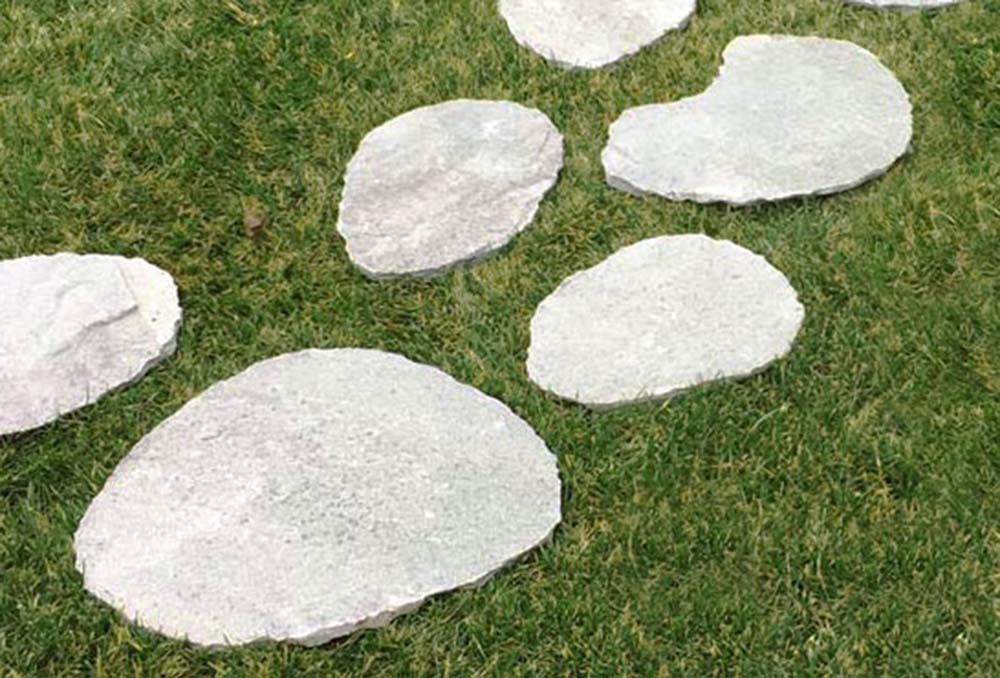 Stepping stone, oval gray KievStone